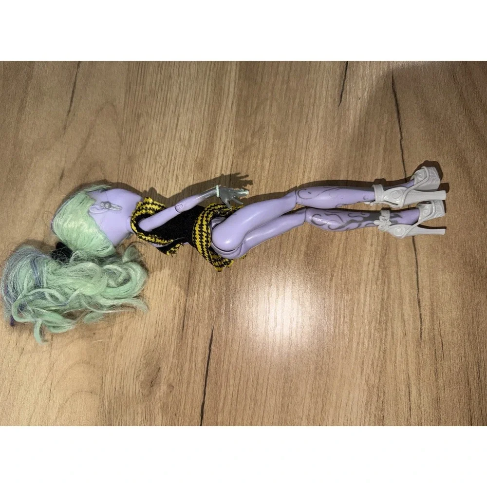 Monster High Twyla Doll 13 Wishes Series (2013 Mattel) Green & Purple Hair Used